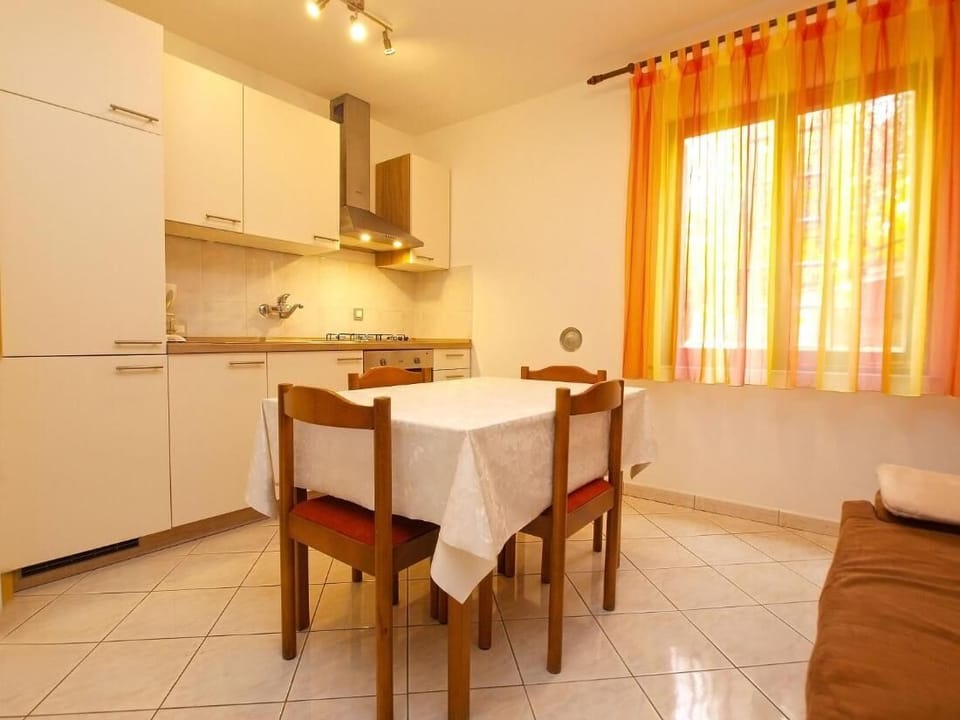 Apartment, 2 Bedrooms, Smoking, Patio | Interior