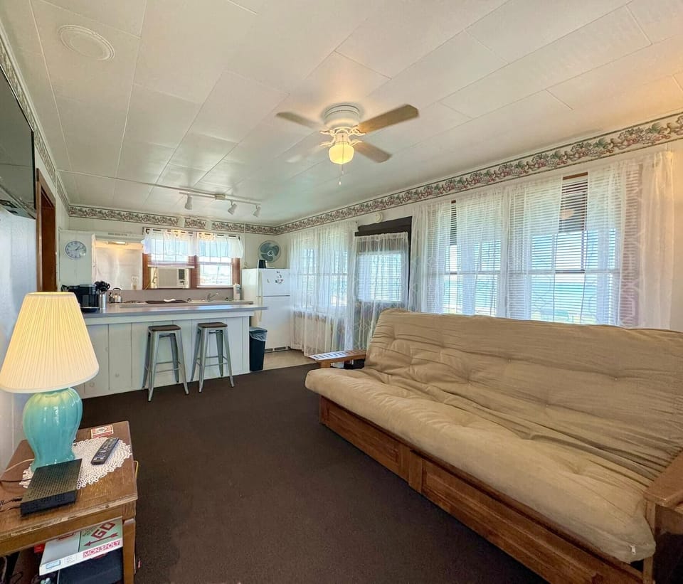 Cottage, Lake View | Iron/ironing board, free WiFi, bed sheets