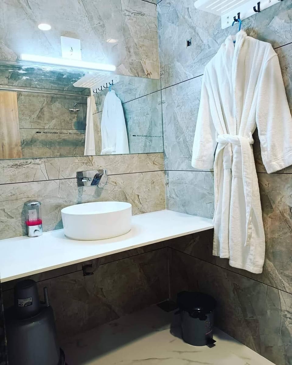 Towels, soap, shampoo, toilet paper
