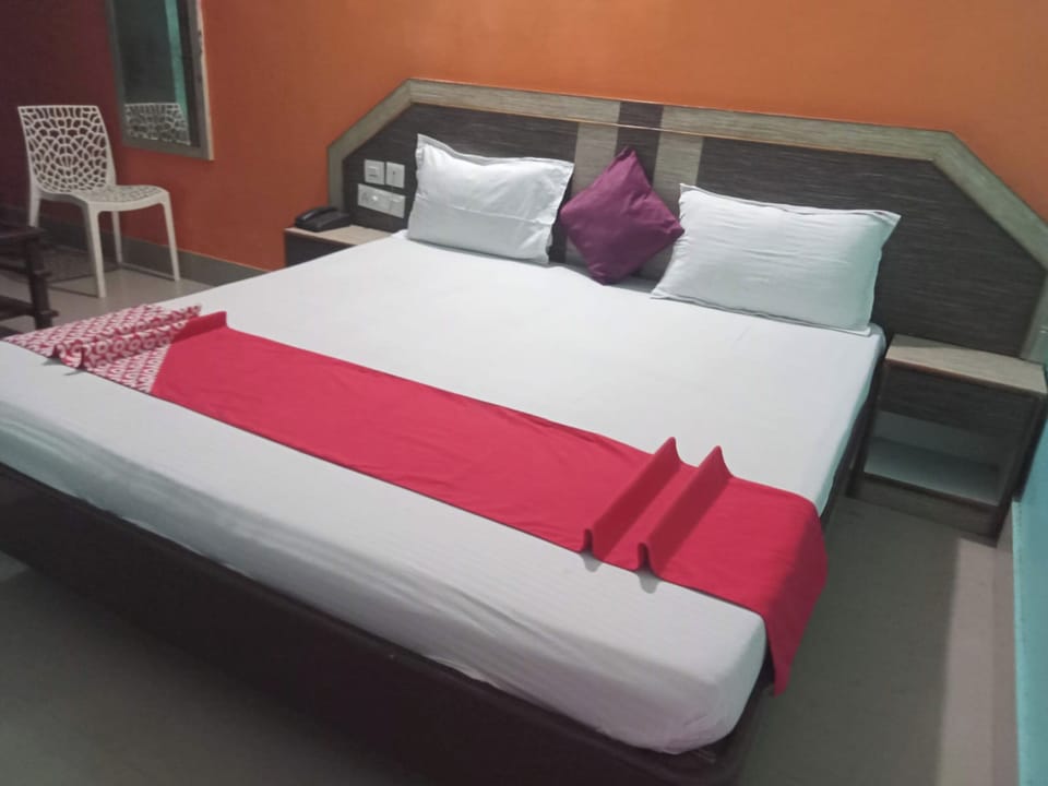 Desk, WiFi (free), bed sheets