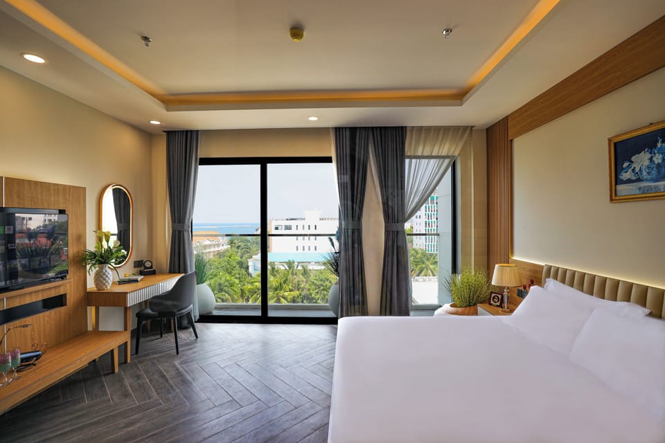 Minibar, blackout drapes, soundproofing, free WiFi