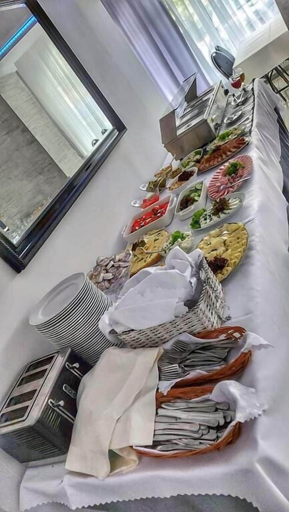 Free daily buffet breakfast