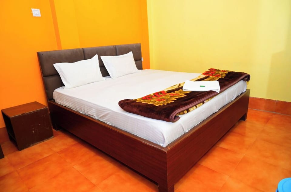 Desk, WiFi (free), bed sheets