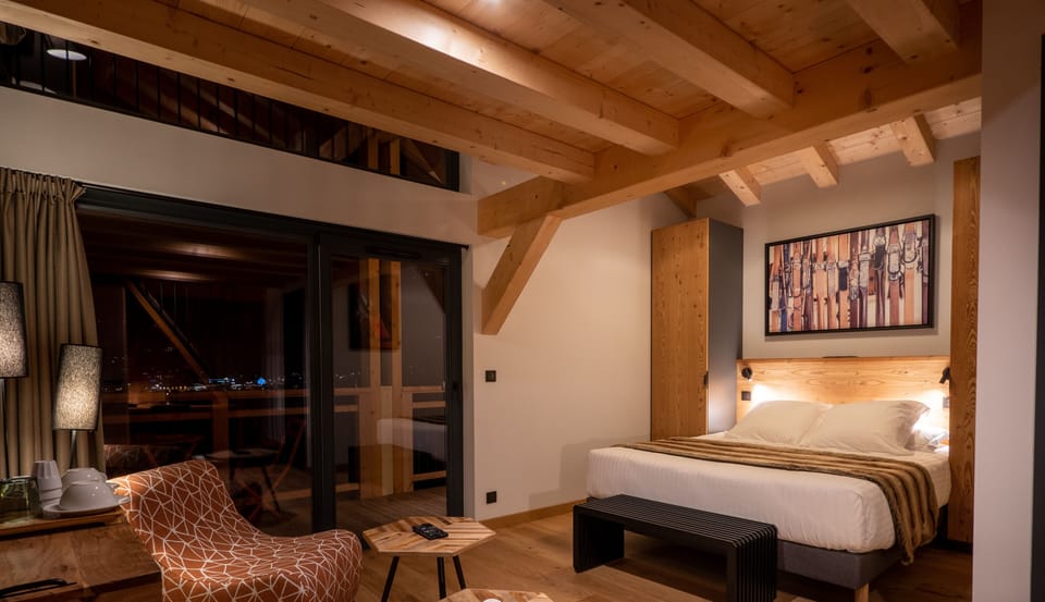 Luxury Triple Room, Mountain View | In-room safe, blackout drapes, soundproofing, free WiFi