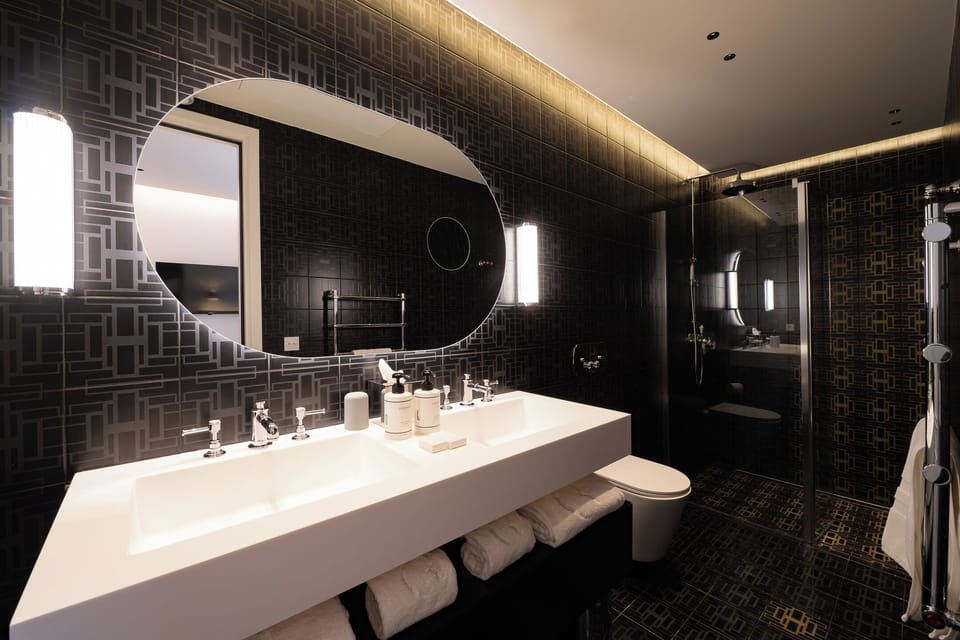 Standard Double Room, Courtyard View | Bathroom | Shower, hair dryer, slippers, towels