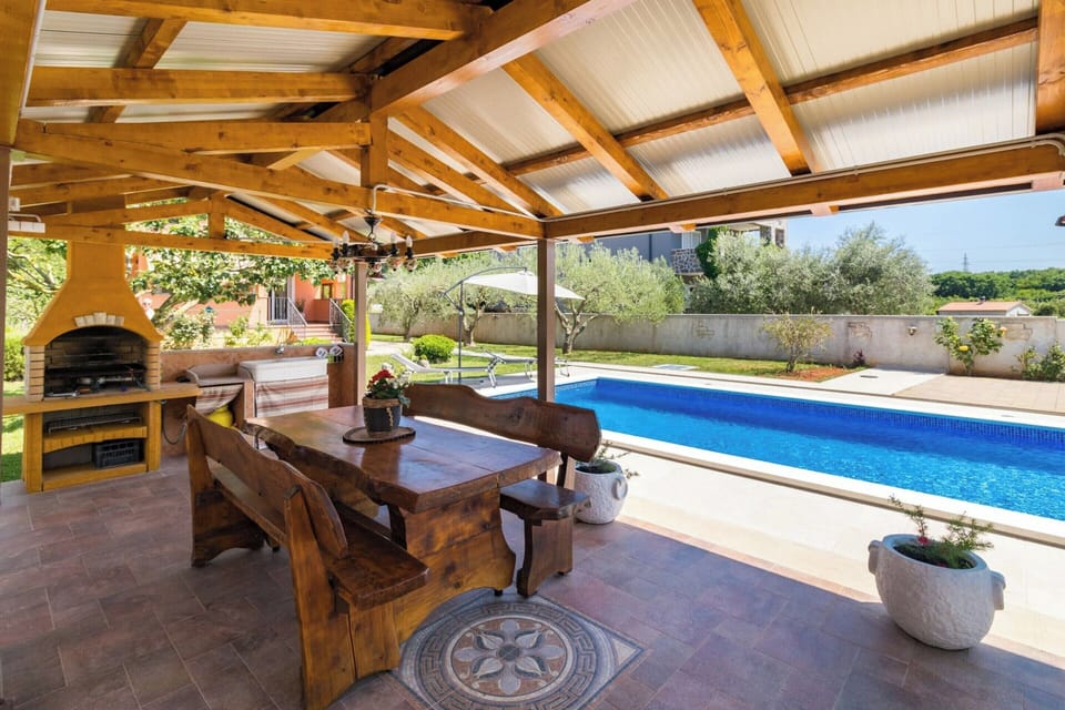 House | Outdoor dining