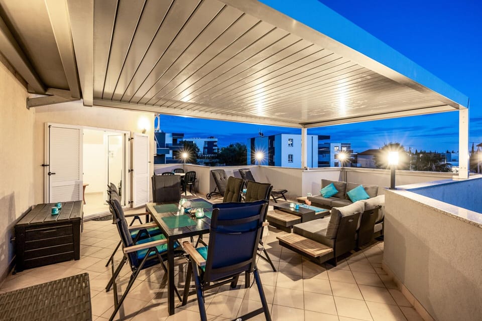 Apartment | Outdoor dining
