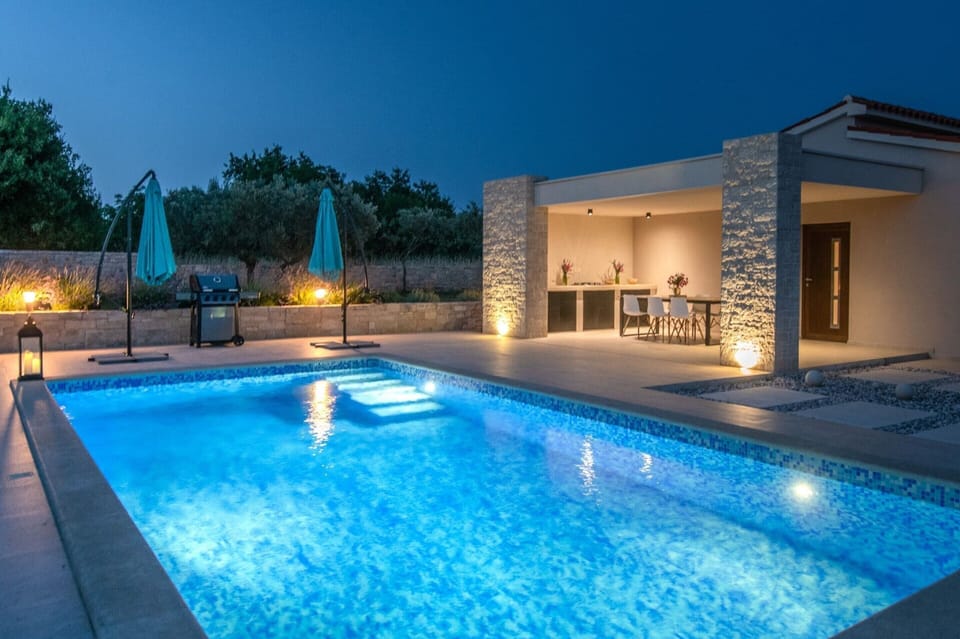 Villa | Pool | Indoor pool, outdoor pool