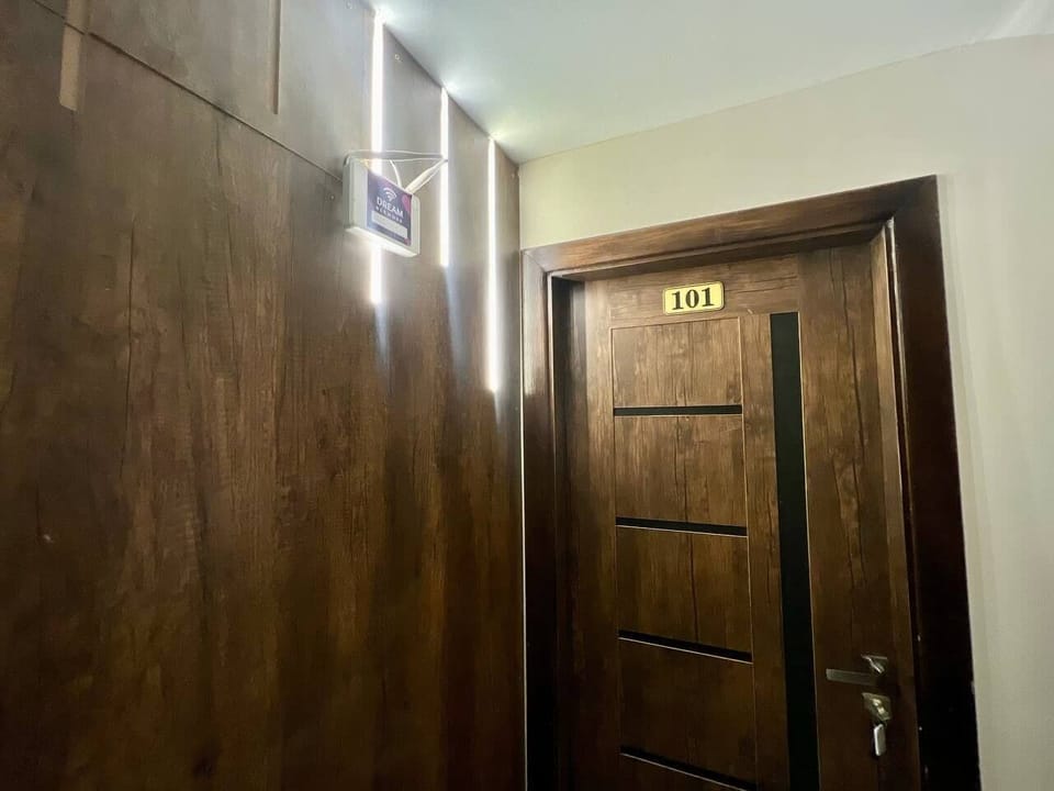 Standard Single Room | Minibar, blackout drapes, soundproofing, iron/ironing board