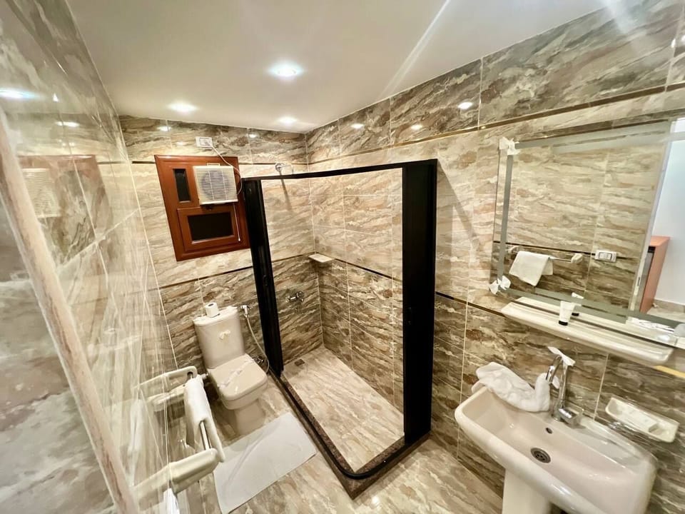 Standard Single Room | Bathroom