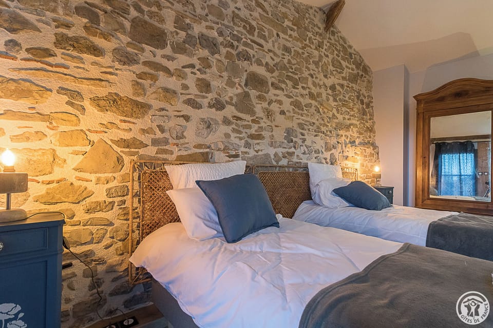 OLYMPIE | Desk, laptop workspace, soundproofing, free WiFi