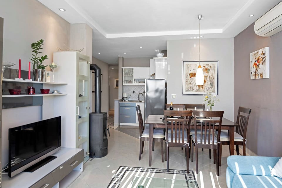 Apartment | Private kitchen | Highchair