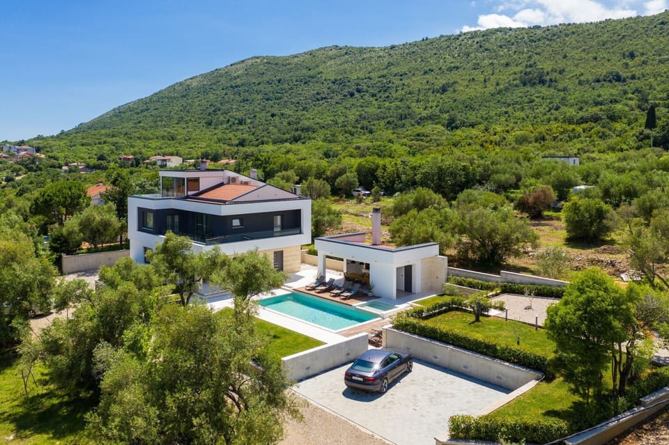 Villa | Exterior