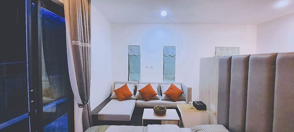 Egyptian cotton sheets, premium bedding, free WiFi, bed sheets