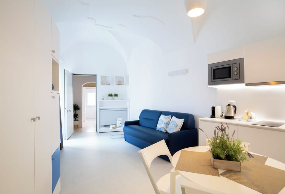 Deluxe Apartment, City View | Living area | 42-inch Smart TV with satellite channels