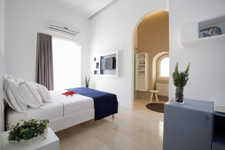 Deluxe Room | Egyptian cotton sheets, premium bedding, down comforters, pillowtop beds