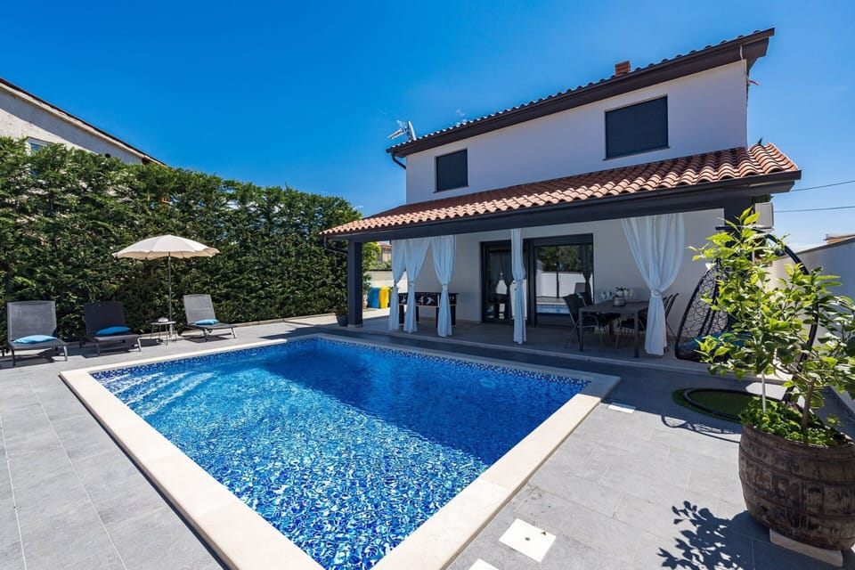 Villa | Exterior