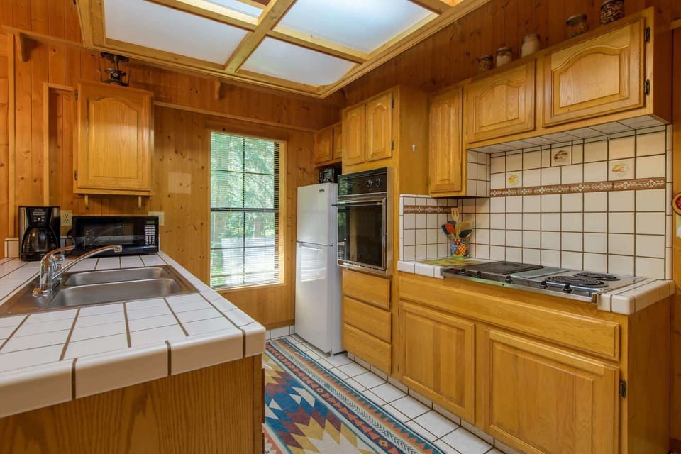 Cabin, Multiple Beds, Patio, Mountain View (Glen Lake Cabin in the Woods) | Private kitchen | Fridge, microwave, oven, stovetop