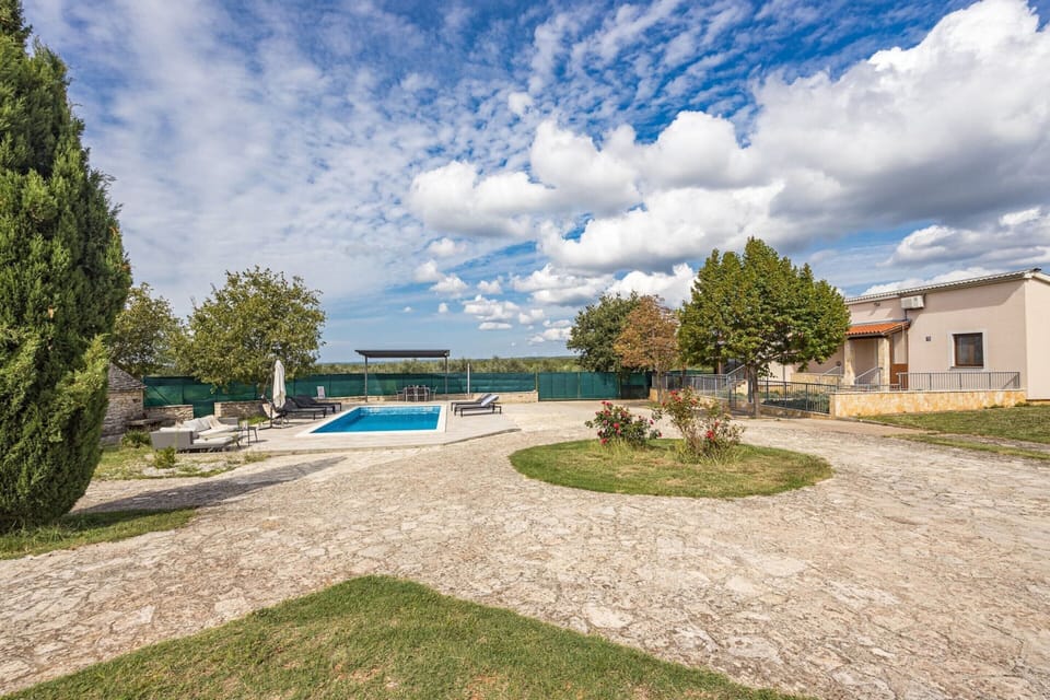 Villa | Exterior