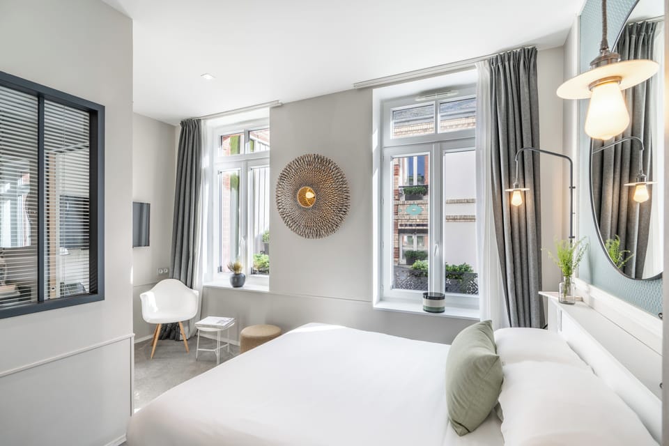 Superior Room, 1 King Bed | Premium bedding, in-room safe, desk, soundproofing