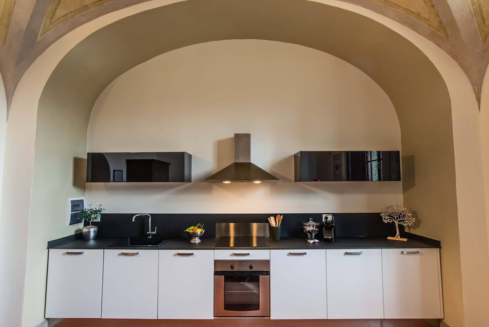 Apartment, 2 Bedrooms (Michelangelo) | Private kitchen | Full-size fridge, microwave, oven, stovetop