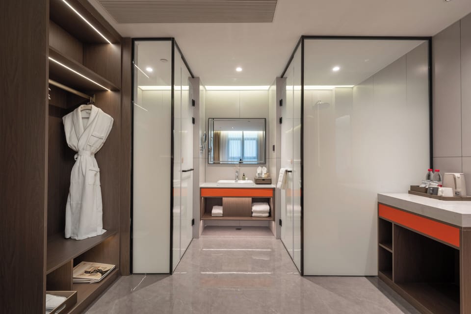 Comfort Twin Room | Laptop workspace, blackout drapes, WiFi (free)