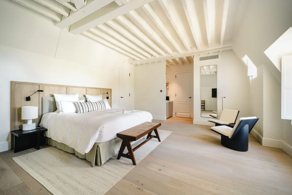 Executive Room | Minibar, cribs/infant beds, free WiFi, bed sheets