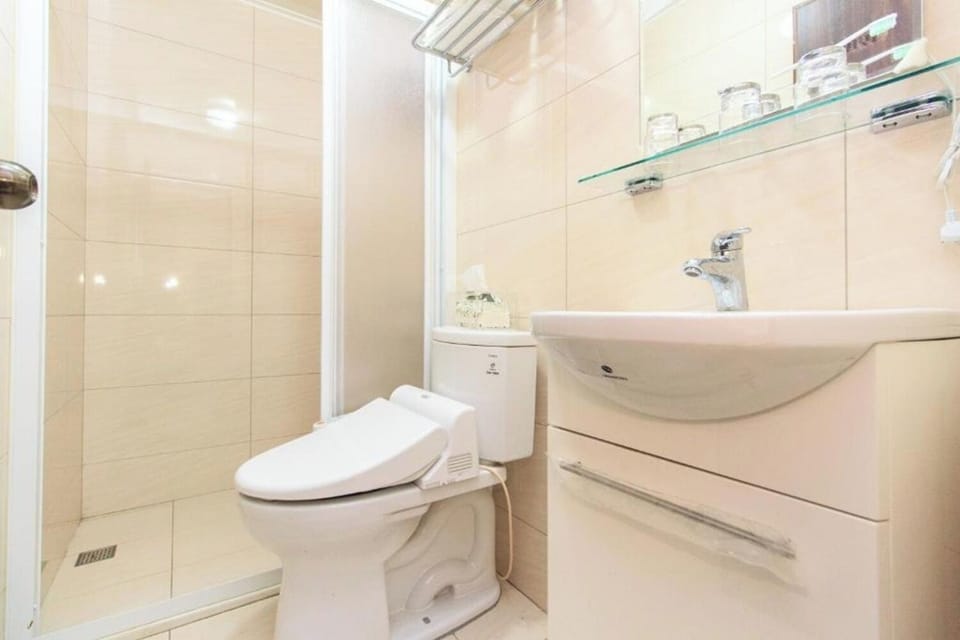 Family Room | Bathroom | Shower, hair dryer, slippers, towels