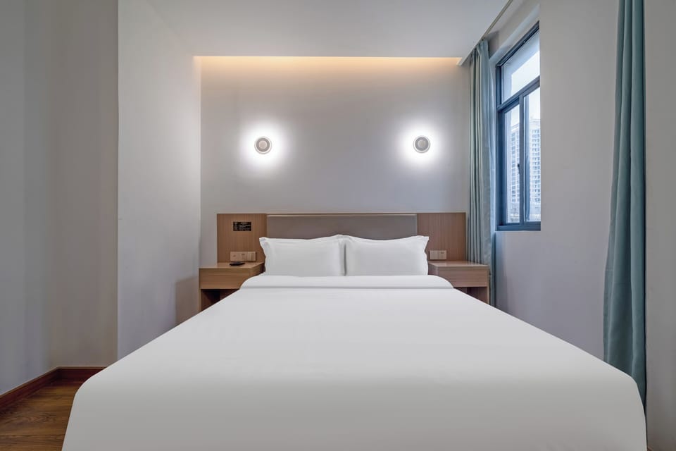 Comfort Double Room, 1 Queen Bed, Non Smoking | Free WiFi, bed sheets