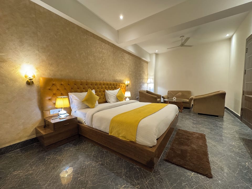 Deluxe Room, City View | Desk, laptop workspace, free WiFi