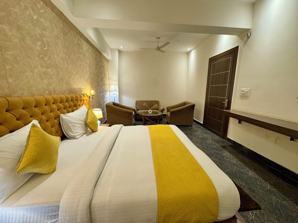Deluxe Room, City View | Desk, laptop workspace, free WiFi