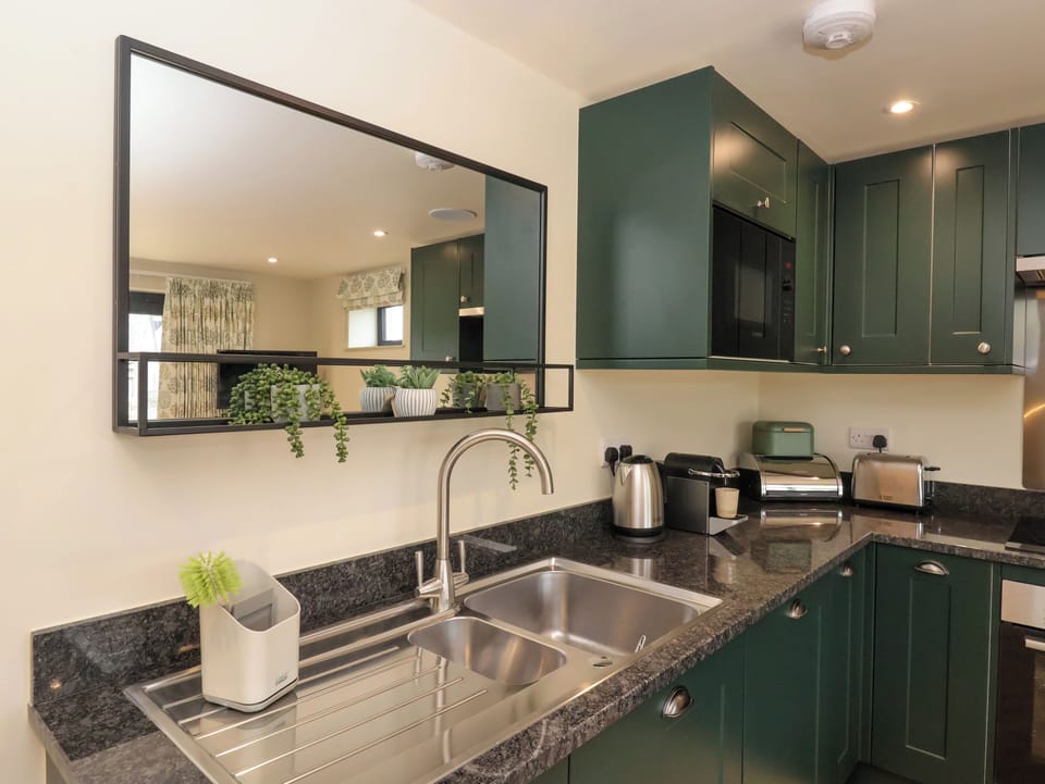 Fridge, microwave, dishwasher, cookware/dishes/utensils