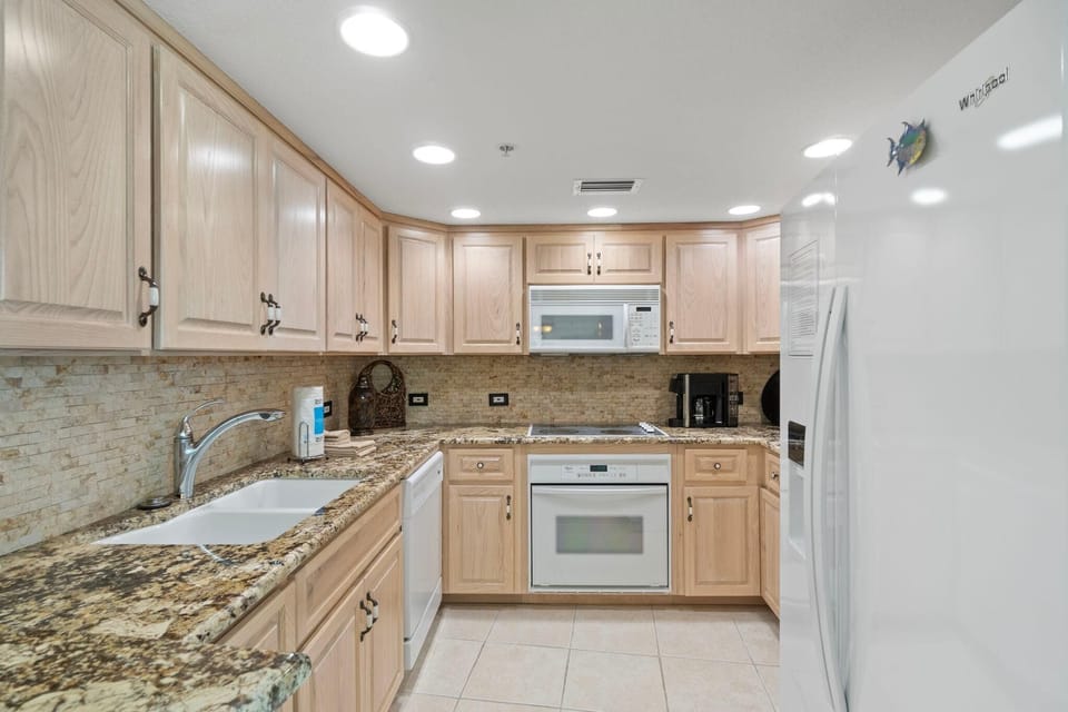 Condo, Multiple Beds (Perdido Towers East 703) | Private kitchen | Oven, toaster