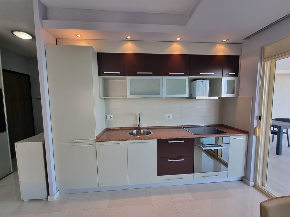 Superior Studio Suite, Balcony, Beach View | Private kitchen | Electric kettle