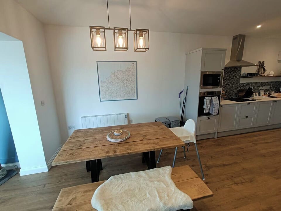 Cottage | Dining