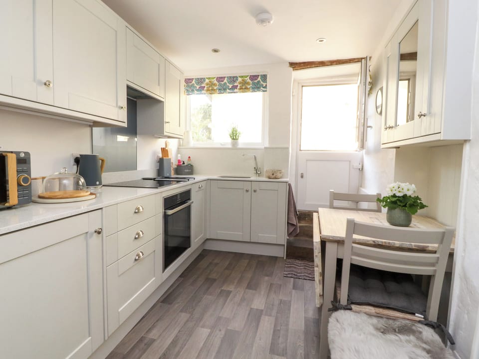 Dishwasher, cookware/dishes/utensils