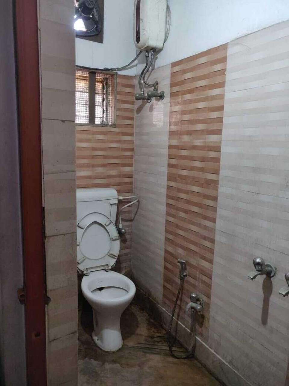 Standard Room | Bathroom | Shower, free toiletries, towels, soap