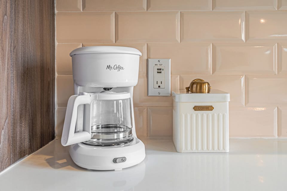 Apartment, Courtyard View | Coffee and/or coffee maker