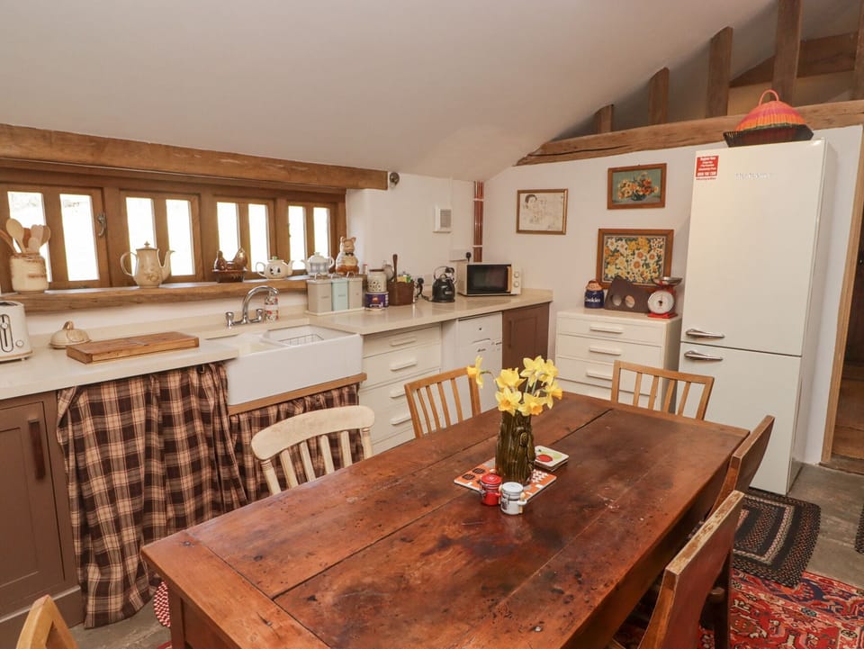 Cottage | Dining