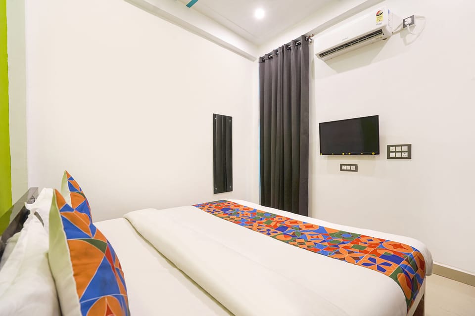 Egyptian cotton sheets, premium bedding, in-room safe, free WiFi