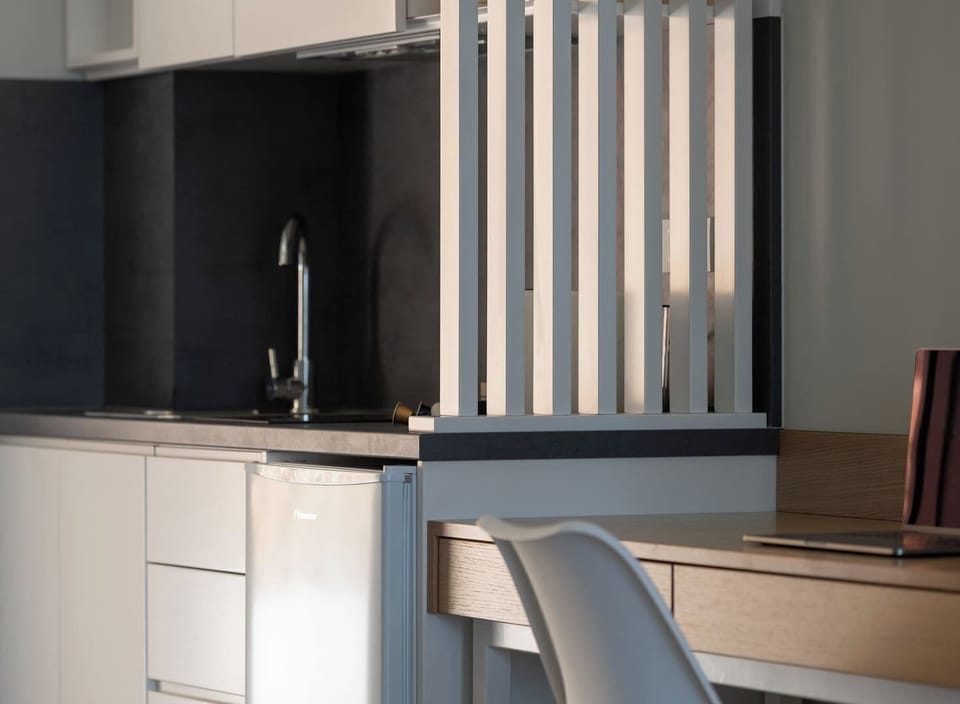 Deluxe Apartment | Private kitchen | Mini-fridge, stovetop, cookware/dishes/utensils