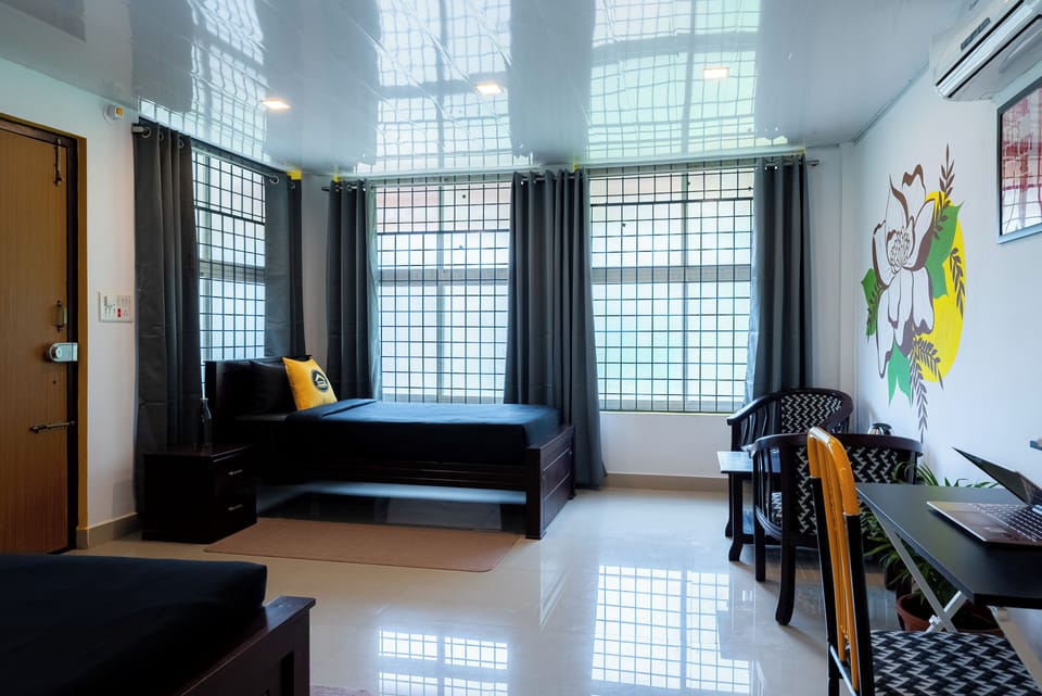 Deluxe Cottage | Blackout drapes, iron/ironing board, free WiFi, bed sheets