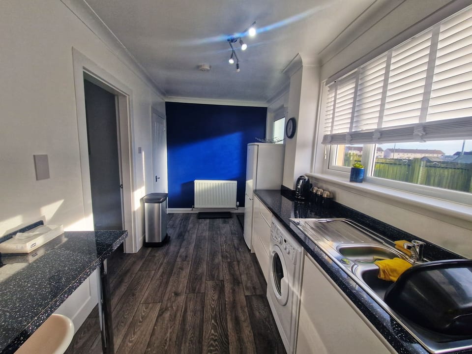 House | Private kitchen | Fridge, microwave, oven, stovetop