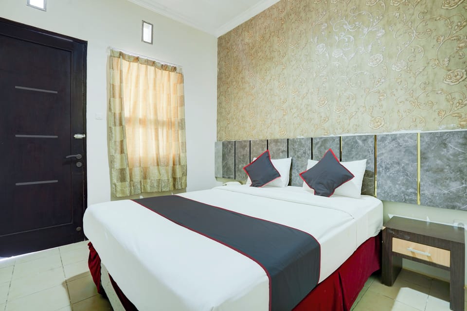 Standard Double Room | Iron/ironing board, bed sheets
