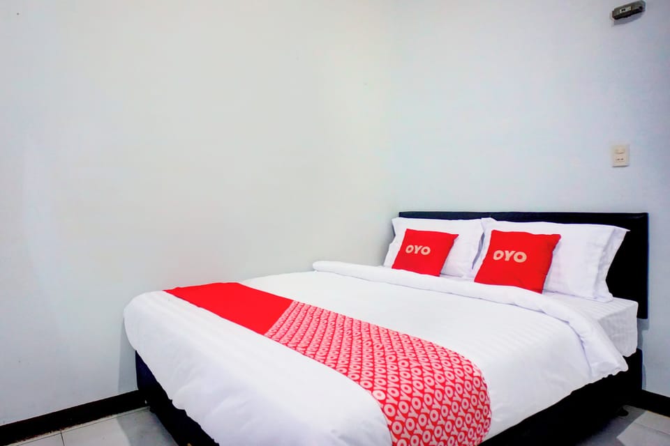 Standard Double Room | Desk, bed sheets