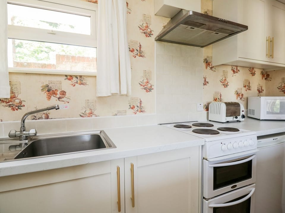 Cookware/dishes/utensils