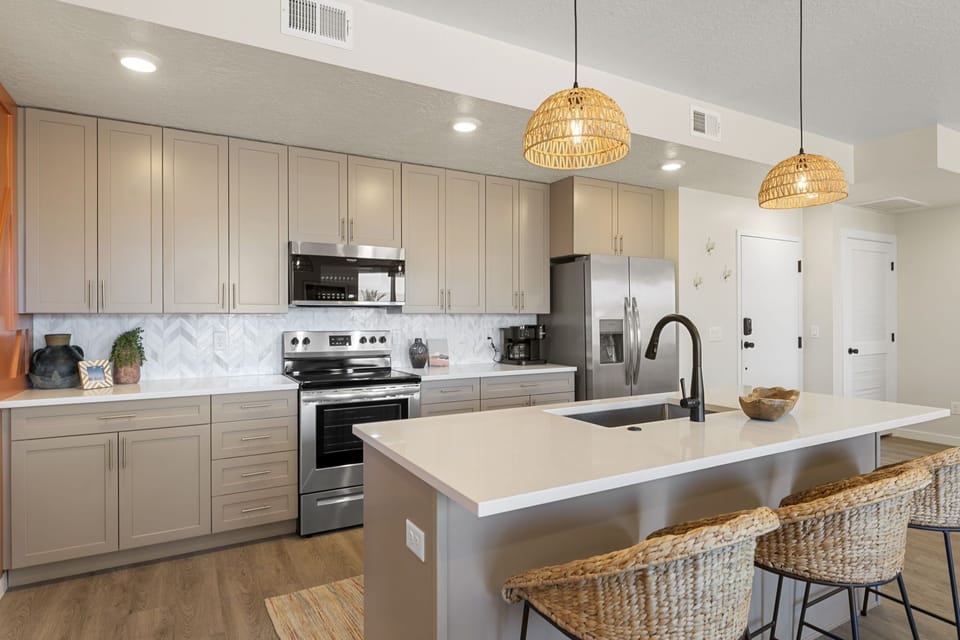 Condo, 2 Bedrooms | Private kitchen | Fridge, oven, coffee/tea maker, toaster