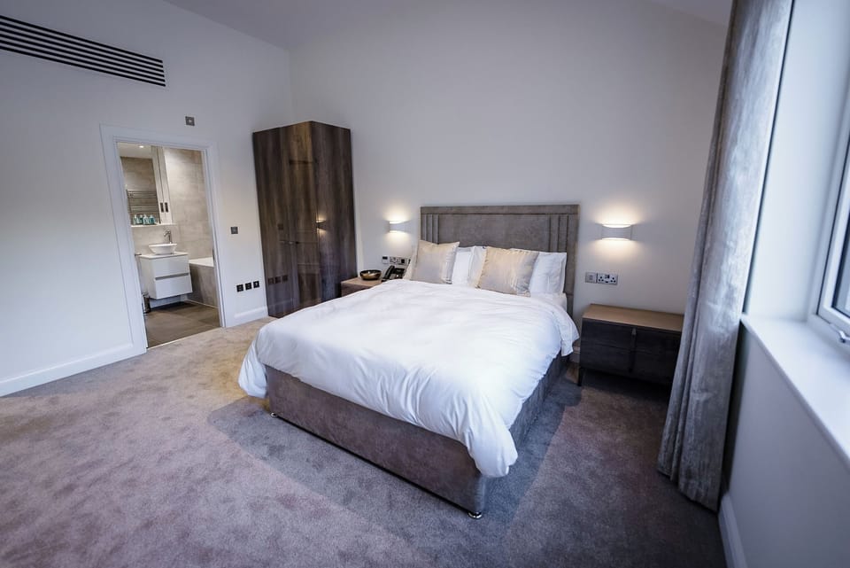 Double Room | In-room safe, desk, blackout drapes, free WiFi