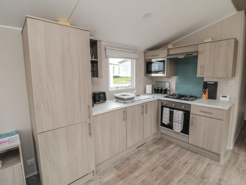 Fridge, microwave, toaster, cookware/dishes/utensils