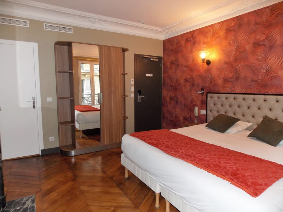 1 bedroom, premium bedding, in-room safe, desk